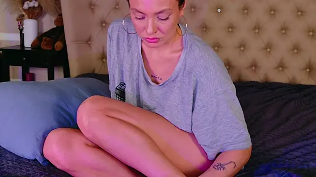 Alexa_Stain Live XXX-chat