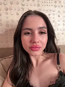 SofiaLaLight: διαδικτυακό σόου στην κάμερα