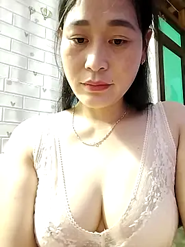 NgocLinh_69のライブXXXチャット