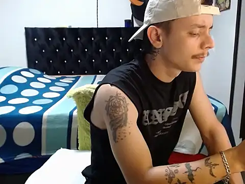 PaleVibes Live XXX Chat