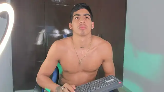 Milo_LatinBoy Webcam Show