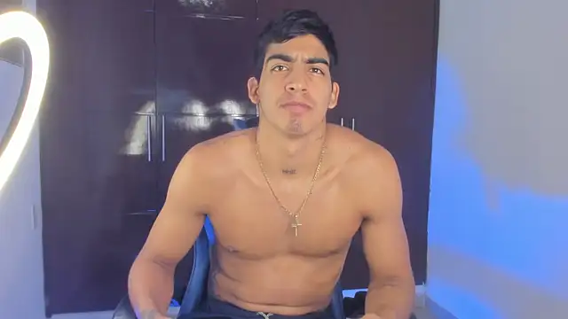 XXX chat uživo modela Milo_LatinBoy