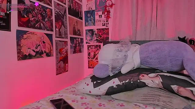 MissCurvyTop's Live XXX Chat