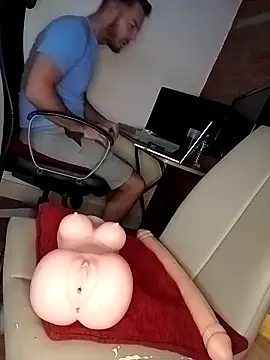 Chatroom XXX en direct de THE_CHEEKY_ALPHA