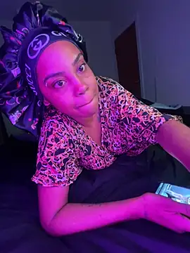 TheRealOshunQueen Show in webcam