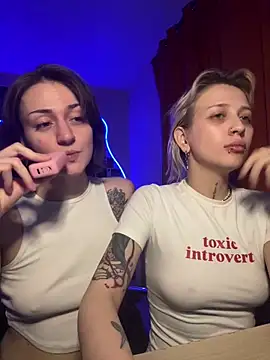 Dooubletroublee: онлайн-секс-чат