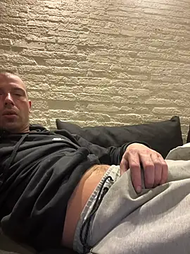 Rotteei1 Chat XXX in diretta