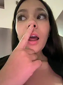 Živý XXX chat Alyshanon18