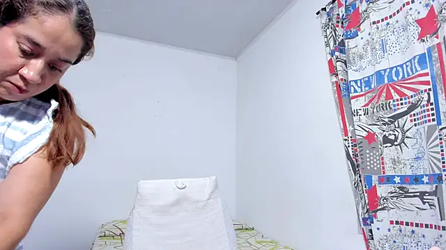 naive_natty10のライブXXXチャット