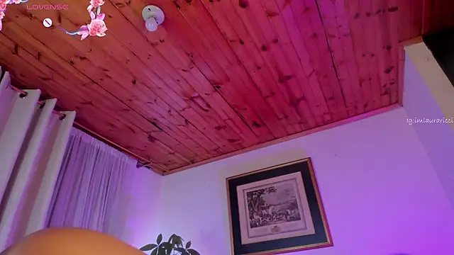 Chat XXX en directo de Lauraricci__