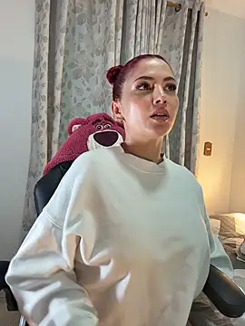 zafiro_mo0n Adlı Modelin Canlı XXX Sohbeti