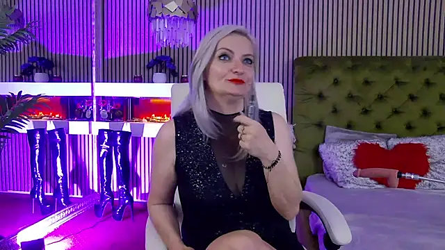 LadyTouch live XXX chat