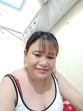 XXX chat uživo modela Moubie1