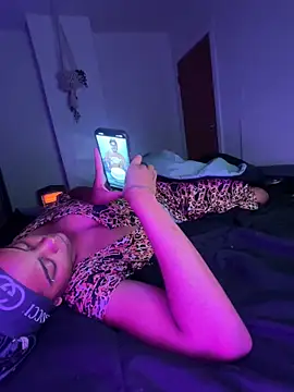 TheRealOshunQueen: διαδικτυακό σόου στην κάμερα