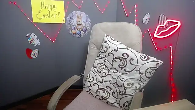 LauraFinn 即時 XXX 聊天