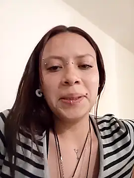 Chat XXX en directo de AuroraaMoonn