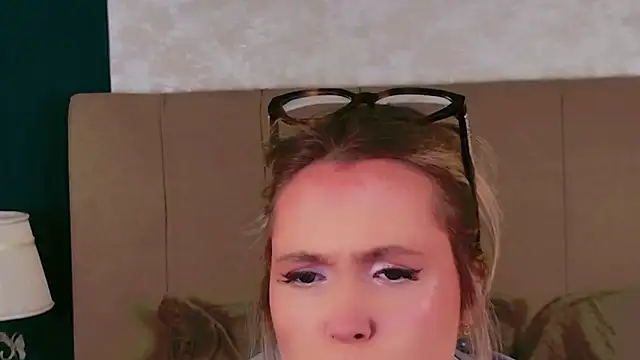 Beckie_White Adlı Modelin Canlı XXX Sohbeti