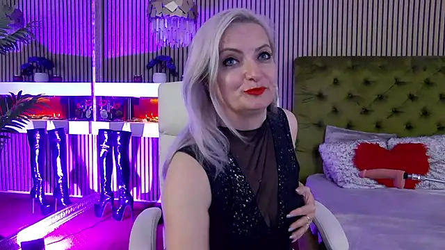 LadyTouch Adlı Modelin Canlı XXX Sohbeti