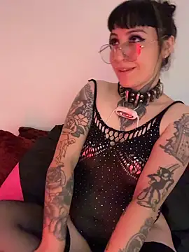 Ravenna666_ élő XXX-chatje