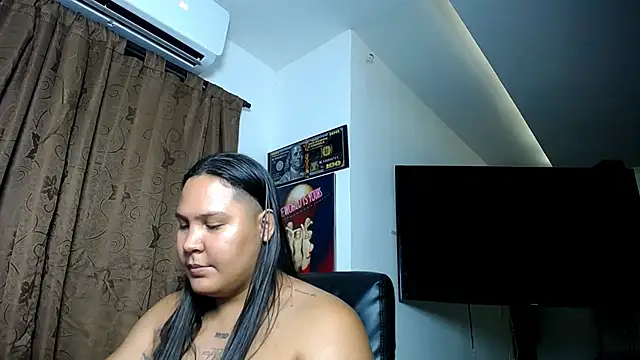 Show modela Junaiker_roa1 na web-kameri