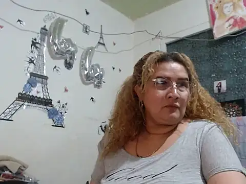 Perla1981--'s Live XXX Chat