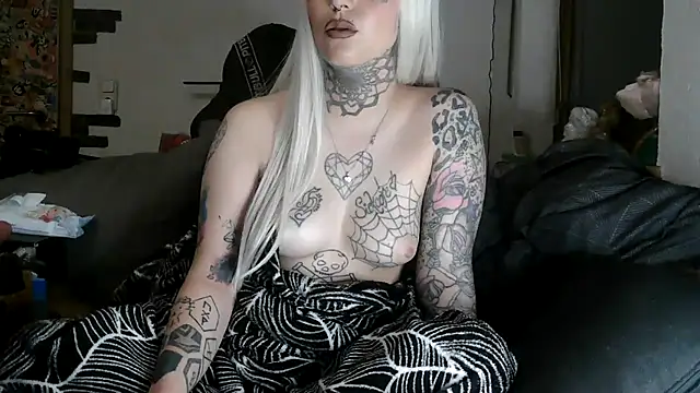 RoxxyInk élő XXX-chatje