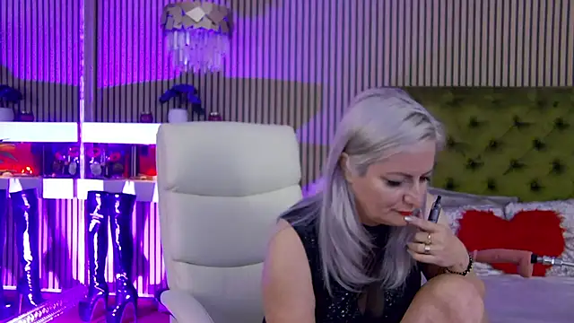 LadyTouch – Naživo XXX chat