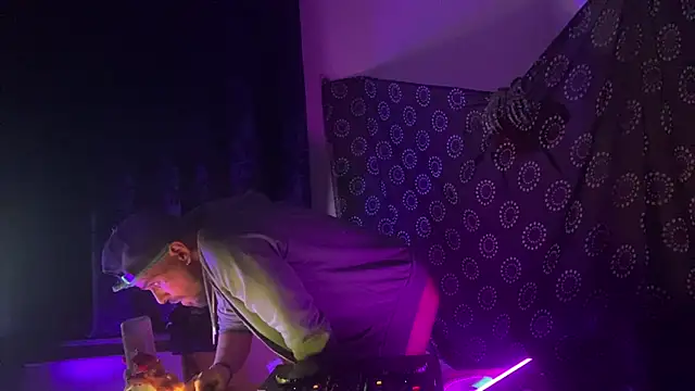 Guyst049's Live XXX Chat