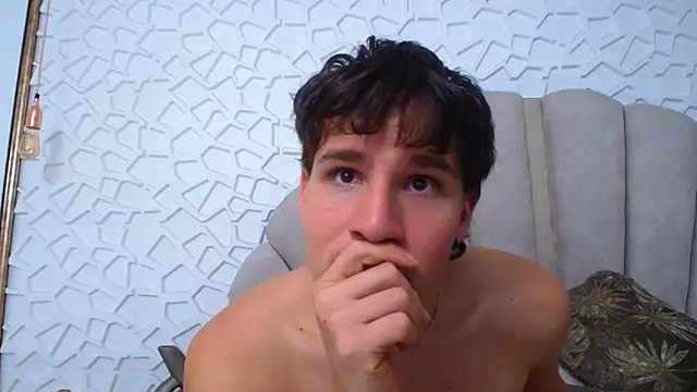 SEXYBOY_VC Adlı Modelin Canlı XXX Sohbeti