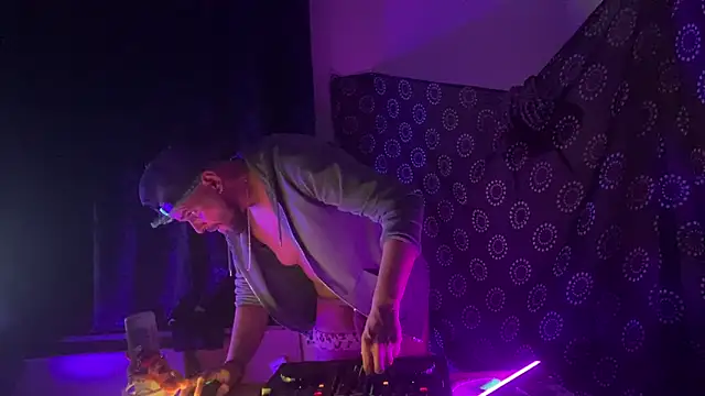 Guyst049 লাইভ XXX চ্যাট