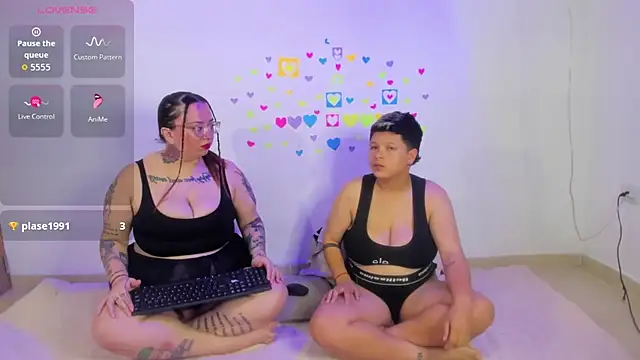 MiaYMolly: онлайн-секс-чат