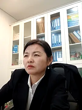 Show modela ialnuyoa_h na web-kameri