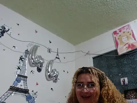 Perla1981--'s Live XXX Chat