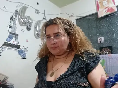 Perla1981--'s Live XXX Chat