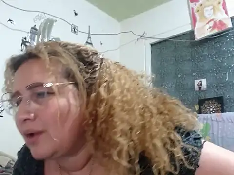 Perla1981--'s Live XXX Chat