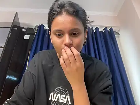 Naira_fit's Webcam Show