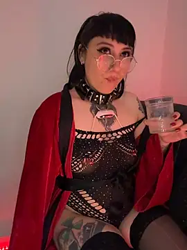 Živý XXX chat Ravenna666_