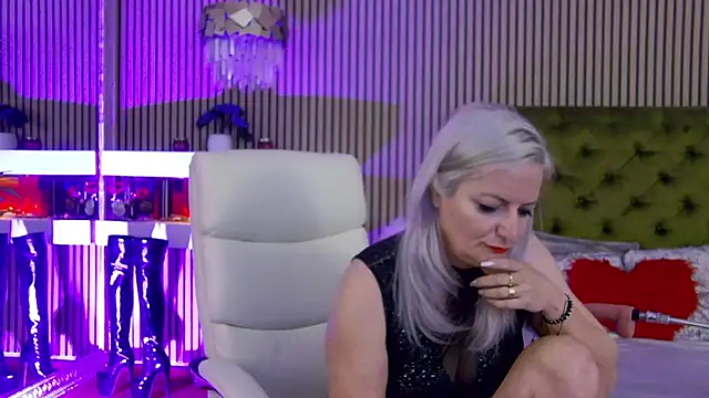 LadyTouch's Live XXX Chat