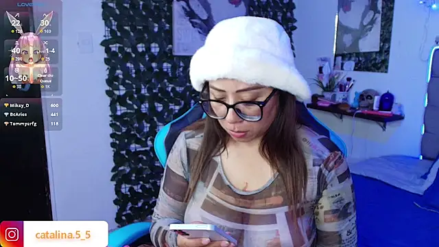 Kata_Bigboobs 即時 XXX 聊天