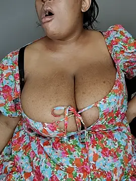ChubbyTits28n Webbikameraesitys