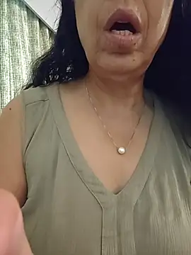 NakedMILFx Chat XXX in diretta