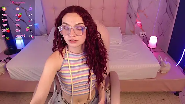 Red_kytty6 Show in webcam