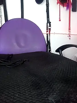 LucyStrike_ – Live XXX-chat