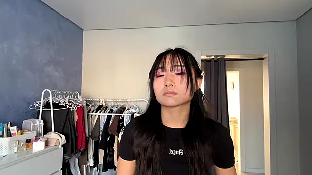 SweetMiaXO: διαδικτυακό σόου στην κάμερα