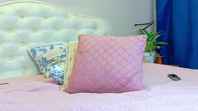 LadySweetWife's Webcam Show