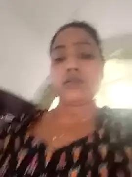 Hot-Tinaa Obrolan Langsung XXX