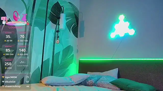 RubyValen's Live XXX Chat