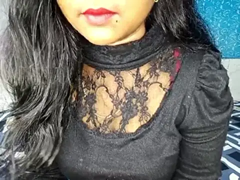 Muktha Adlı Modelin Canlı XXX Sohbeti