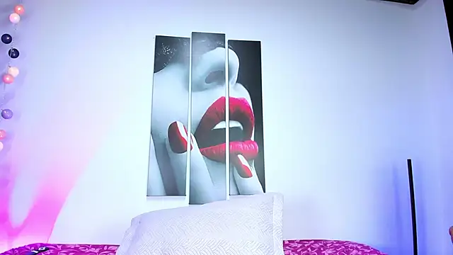 Emiili_Clark Live XXX-Chat