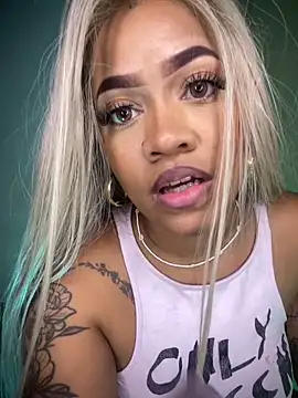 Онлайн чат XXX riri_brunnete